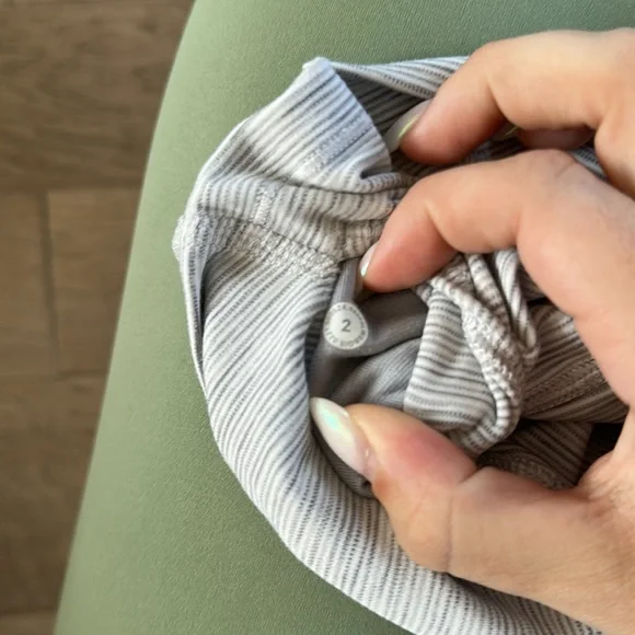 EUC Lululemon Align Crop *21" Wee Are From Space Nimbus Battleship Size 2 - Picture 9 of 11